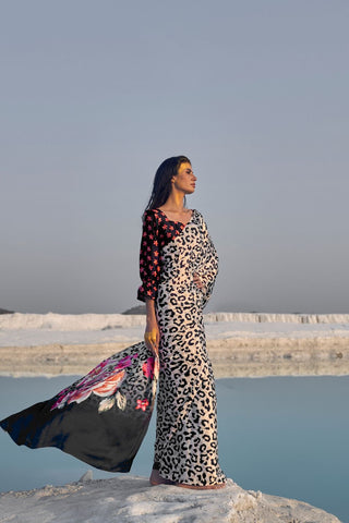 White & Black Crepe Digital Printed Saree_Kumari Sarees