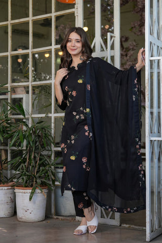 Black Silk Blend Nazmeen With Embroidery_Kumari Sarees