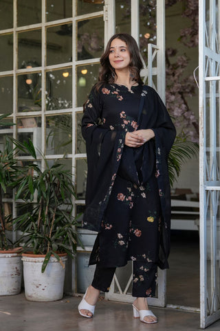 Black Silk Blend Nazmeen With Embroidery_Kumari Sarees