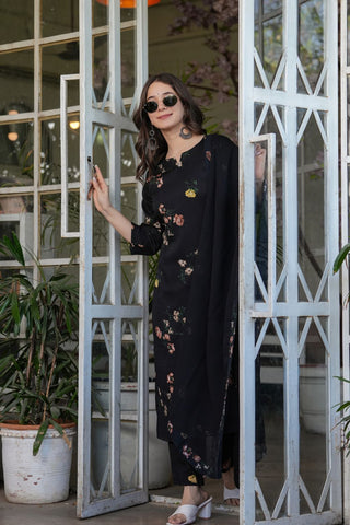 Black Silk Blend Nazmeen With Embroidery_Kumari Sarees