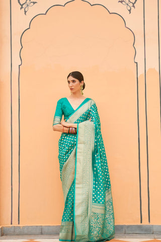 GREEN NYLON HADNLOOM WEAVING SAREES