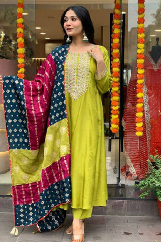 Green Viscose Chanderi Jacquard Embroidery Kurta Set_Kumari Sarees