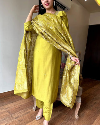 Lemon Green Chanderi Jaccard Silk Embroidery Kurta Set
