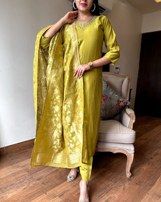 Lemon Green Chanderi Jaccard Silk Embroidery Kurta Set