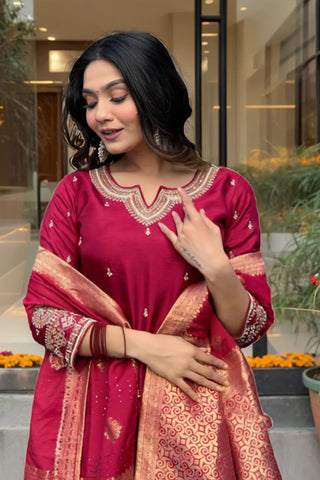 Maroon Georgette Weightless Degital Printed Kurti Pant With Dupatta_Kumari Sarees