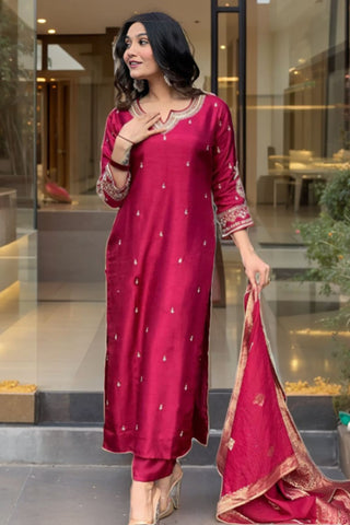Maroon Georgette Weightless Degital Printed Kurti Pant With Dupatta_Kumari Sarees