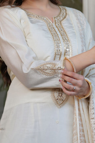 Off White Viscose Chanderi Jacqurad Embroidery Kurta Set_Kumari Sarees