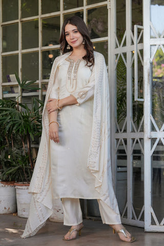 Off White Viscose Chanderi Jacqurad Embroidery Kurta Set_Kumari Sarees