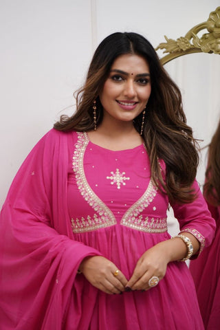Pink Muslin Cotton With Embroidered Kurta Set_Kumari Sarees