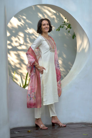 White Organza Butti With Embroidery Kurta Set_Kumari Sarees