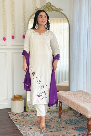 White Viscose Reyon Chinon Embroidery Kurta Set_Kumari Sarees