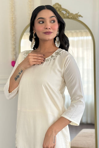 White Viscose Reyon Chinon Embroidery Kurta Set_Kumari Sarees