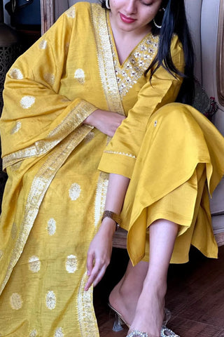 Yellow Chanderi Jaccard Silk Embroidery Kurta Set_Kumari Sarees