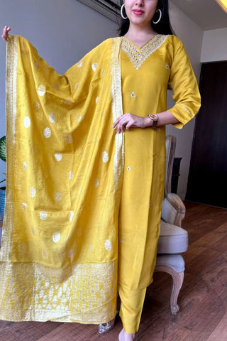 Yellow Chanderi Jaccard Silk Embroidery Kurta Set_Kumari Sarees