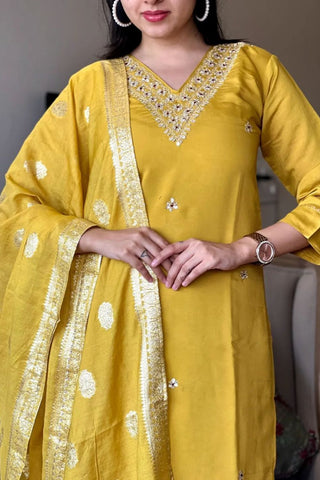 Yellow Chanderi Jaccard Silk Embroidery Kurta Set_Kumari Sarees