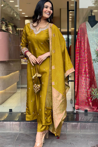 Yellow Georgette Weightless Digital Printed Kurta Pant With Dupatta_Kumari Sarees