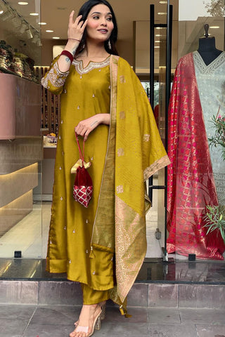 Yellow Georgette Weightless Digital Printed Kurta Pant With Dupatta_Kumari Sarees