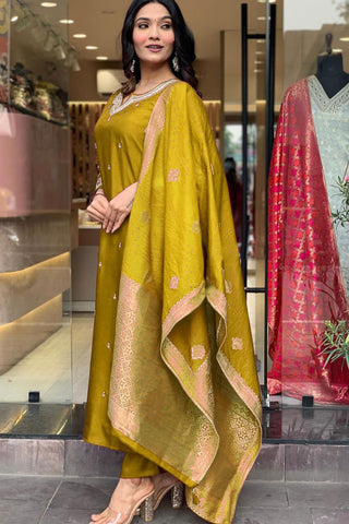 Yellow Georgette Weightless Digital Printed Kurta Pant With Dupatta_Kumari Sarees